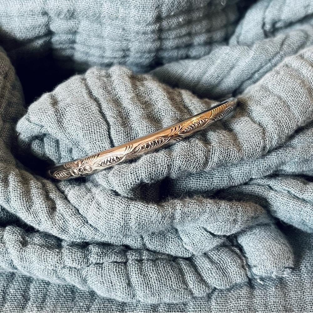 Engraved Silver Bangle Bracelet - a cuff with Floral Detailing - Picture 5 of 15